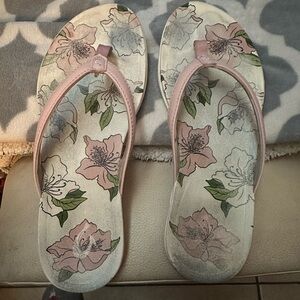 OluKai flower flip flops size 8